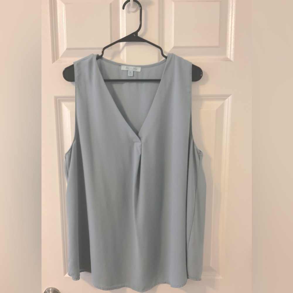 Solid Color V-Neck Women's Sleeveless Blouse
She + Sky
XL